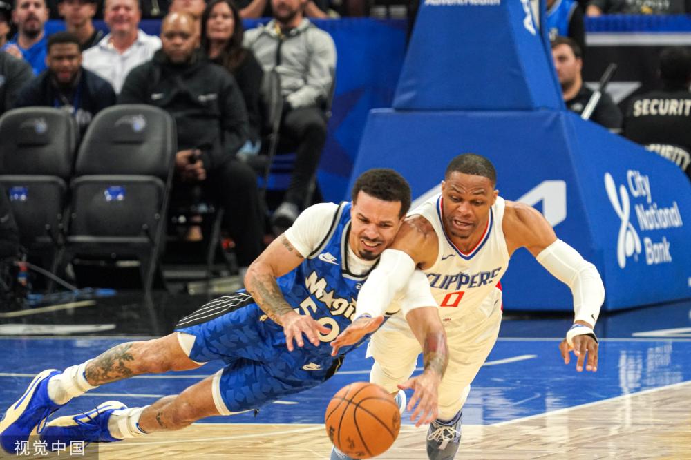 他与伦纳德 他与伦纳德