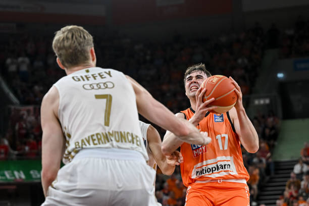 回忆起他在 回忆起他在